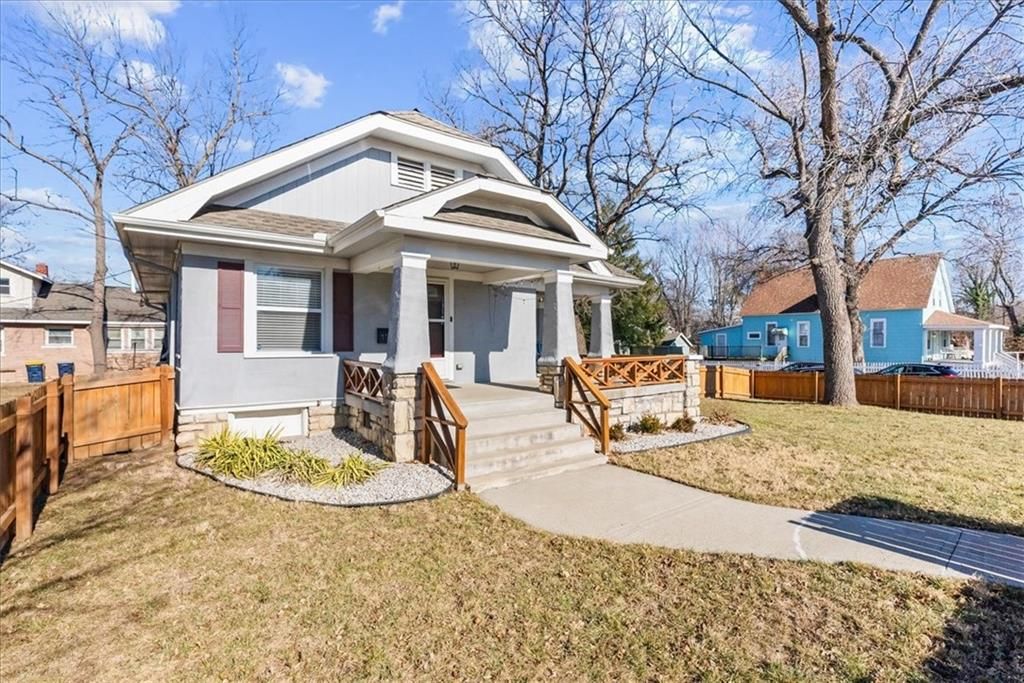 Photo of 1116 E 58th Street, Kansas City, MO 64110 (MLS # 2598576)