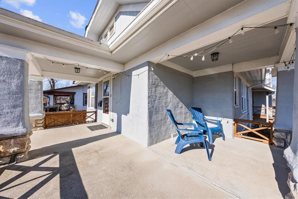 Photo of 1116 E 58th Street, Kansas City, MO 64110 (MLS # 2598576)