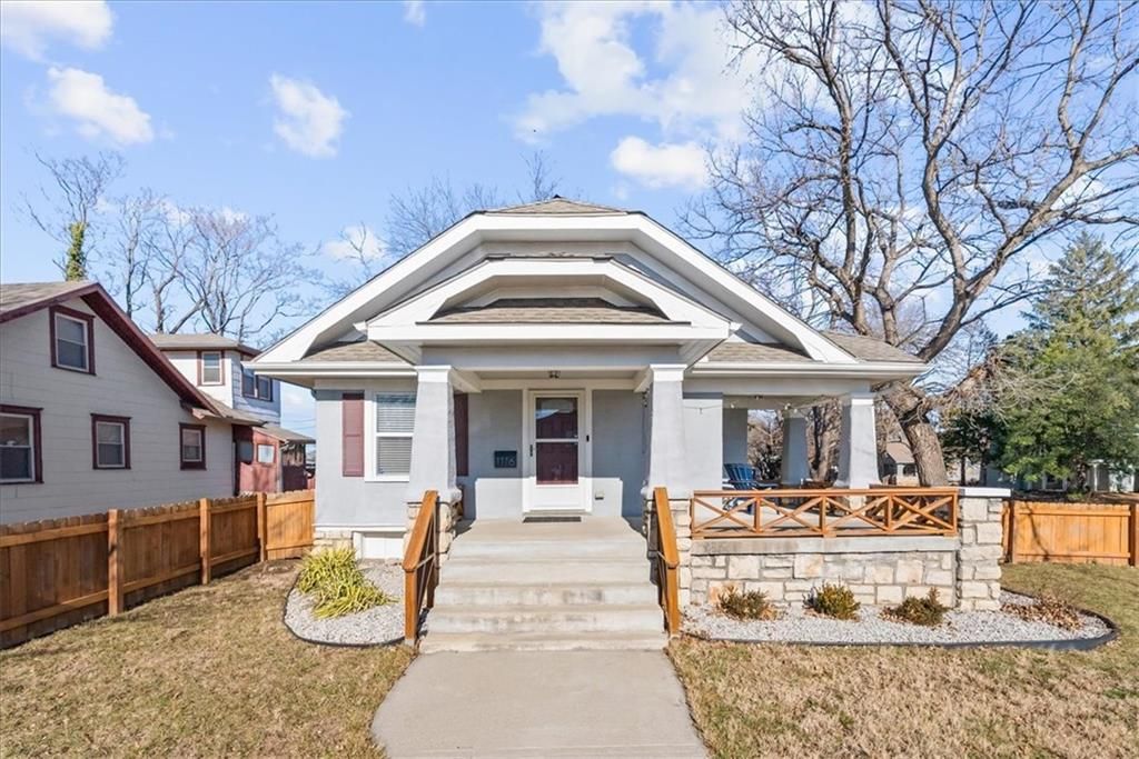 Photo of 1116 E 58th Street, Kansas City, MO 64110 (MLS # 2598576)
