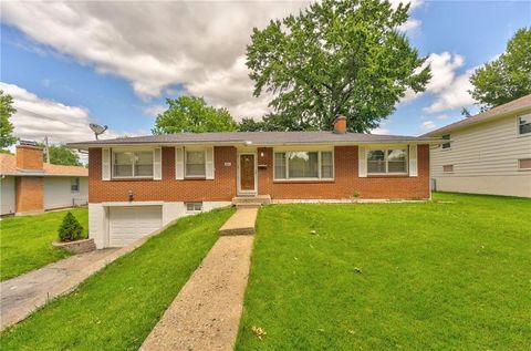 Photo of 1601 N 81ST Terrace, Kansas City, KS 66112 (MLS # 2626558)