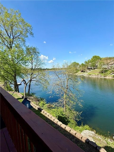 Photo of 232 NE Bayview Drive, Lees Summit, MO 64064 (MLS # 2595310)