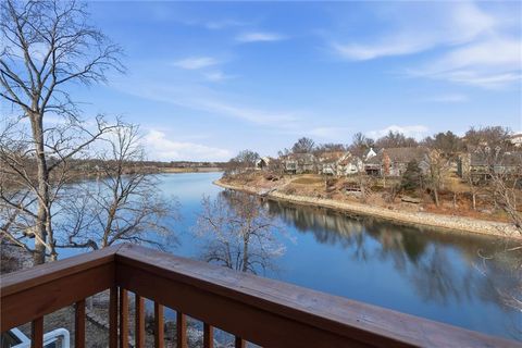 232 NE Bayview Drive, Lee\'s Summit, MO 64064 - MLS#: 2595310