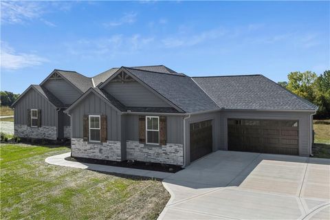 Photo of 16581 Olive Street, Basehor, KS 66007 (MLS # 2579351)