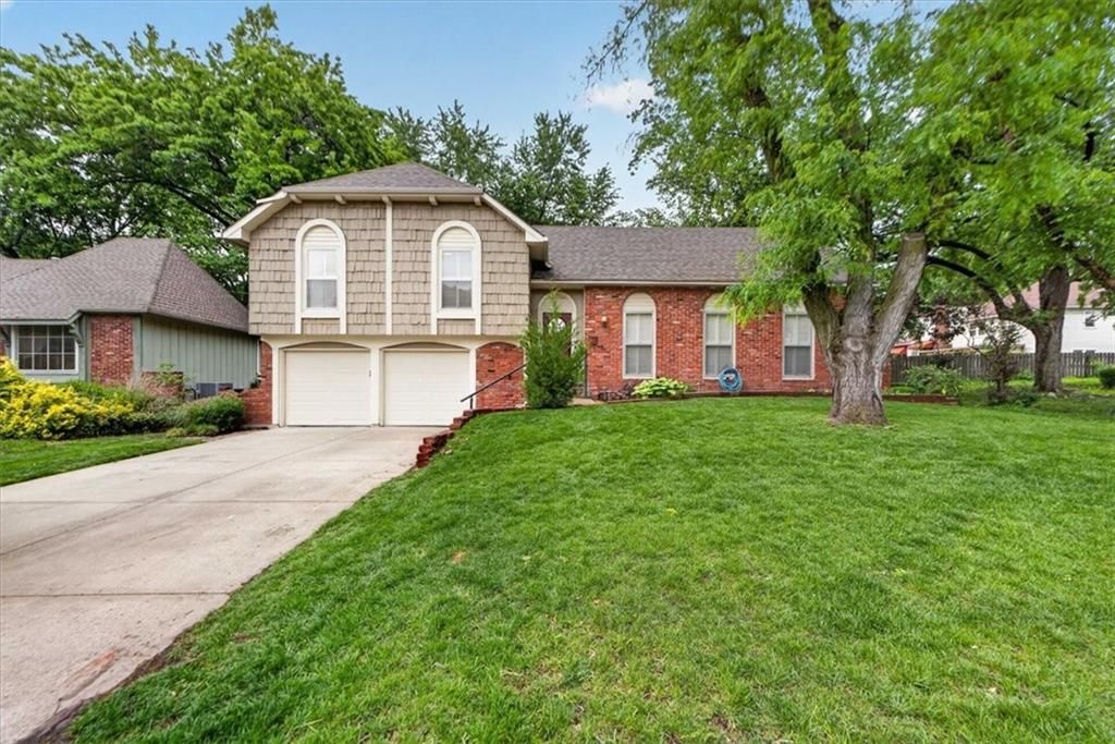 Photo of 8804 W 92nd Street, Overland Park, KS 66212 (MLS # 2618790)