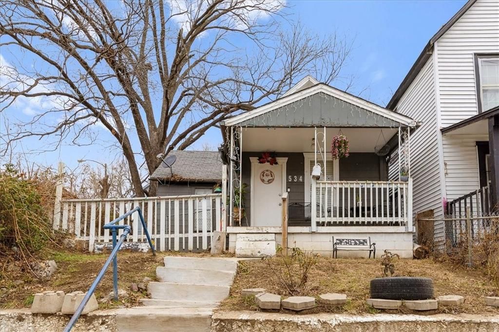 Photo of 534 Reynolds Avenue, Kansas City, KS 66101 (MLS # 2592035)