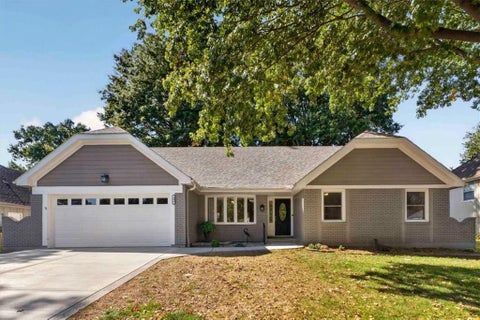 Photo of 406 SE Richardson Place, Lees Summit, MO 64063 (MLS # 2644803)