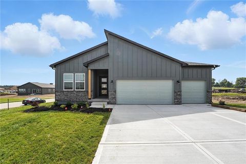 Photo of 10641 N Jefferson Street, Kansas City, MO 64155 (MLS # 2579360)