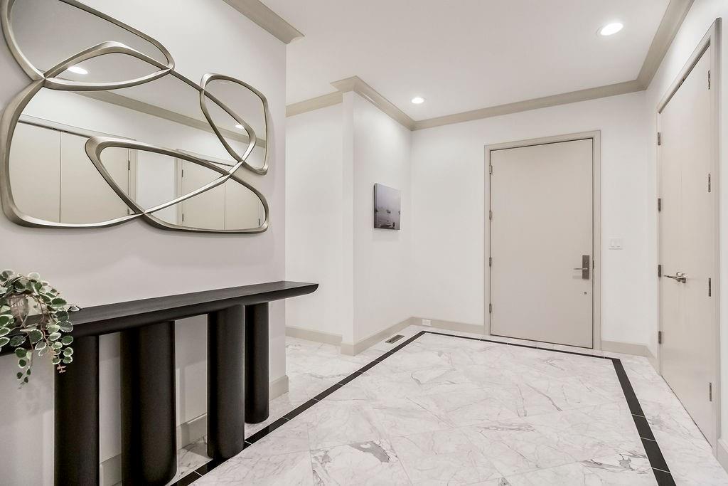 400 W 49th Terrace 2106