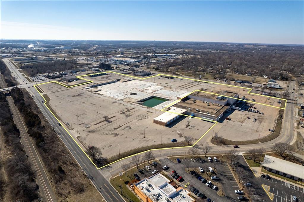 3500-3600 SW Topeka Boulevard
