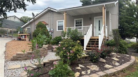 Photo of 3227 Marsh Avenue, Kansas City, MO 64129 (MLS # 2627400)