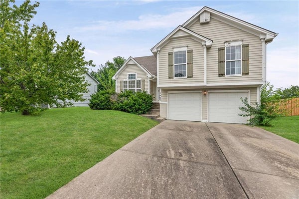 1405 NE GRAND AVE, LEES SUMMIT, MO 64086 - Image f8f7cd67fdea234499f4db53b765a6ab/3949697672