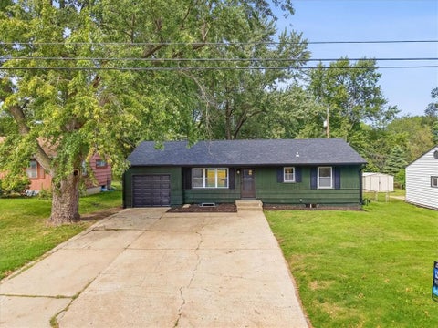 Photo of 5806 W 75th Street, Prairie Village, KS 66208 (MLS # 2644260)