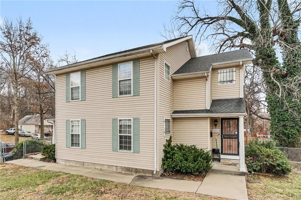 4200-4202 FLORA Avenue