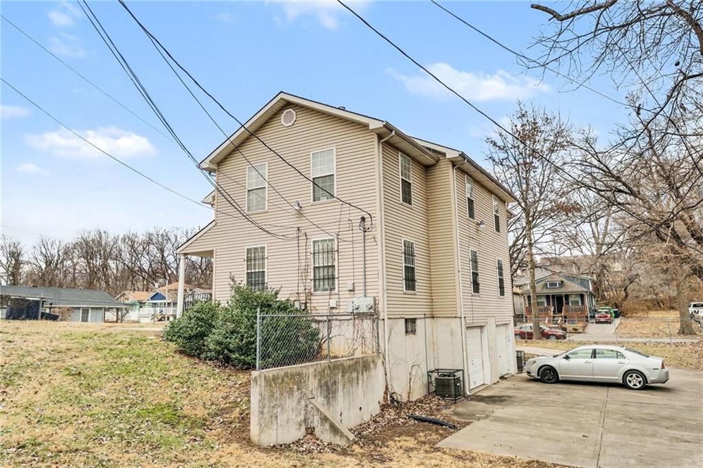 4200-4202 FLORA Avenue