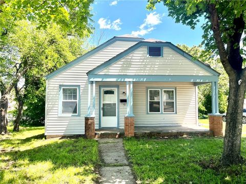 Photo of 227 S Lynn Street, Nevada, MO 64772 (MLS # 2617918)