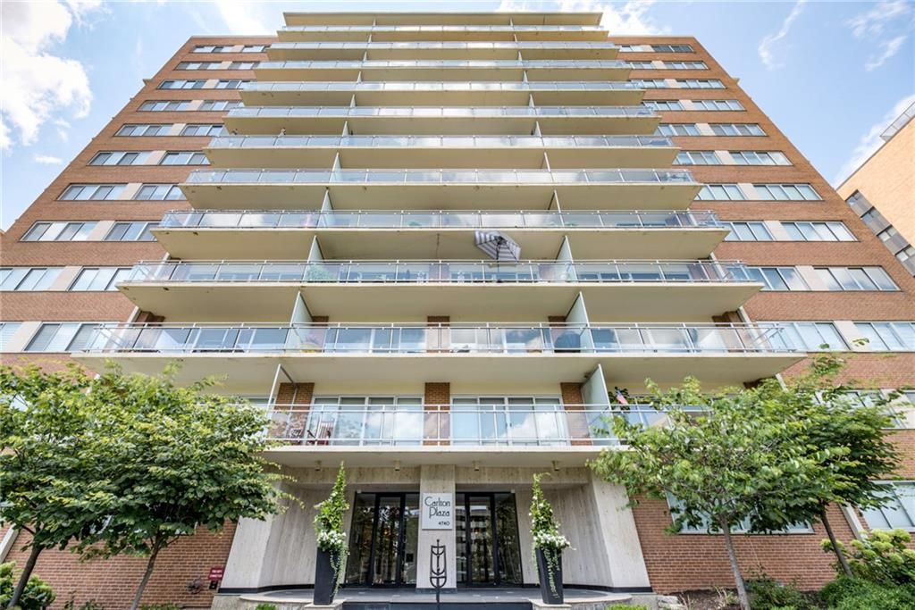 Photo of 4740 Roanoke Parkway #605, Kansas City, MO 64112 (MLS # 2591853)