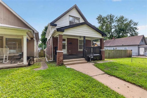 Photo of 433 OAKLEY Avenue, Kansas City, MO 64123 (MLS # 2647601)