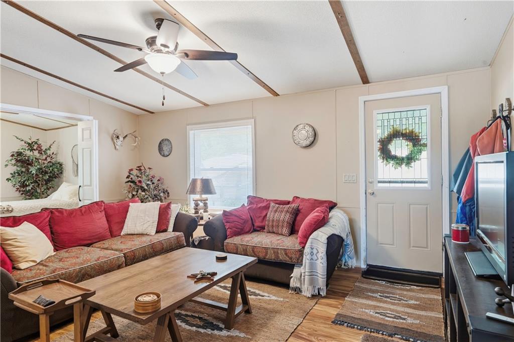 314 SE Lakeside Drive