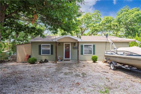Photo of 314 SE Lakeside Drive, Lacygne, KS 66040 (MLS # 2628868)