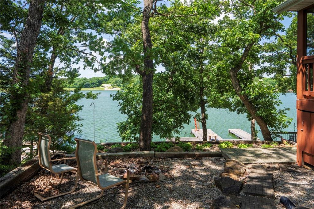 314 SE Lakeside Drive