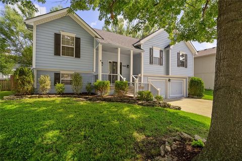 Photo of 1005 SE 11th Street, Lees Summit, MO 64081 (MLS # 2622988)