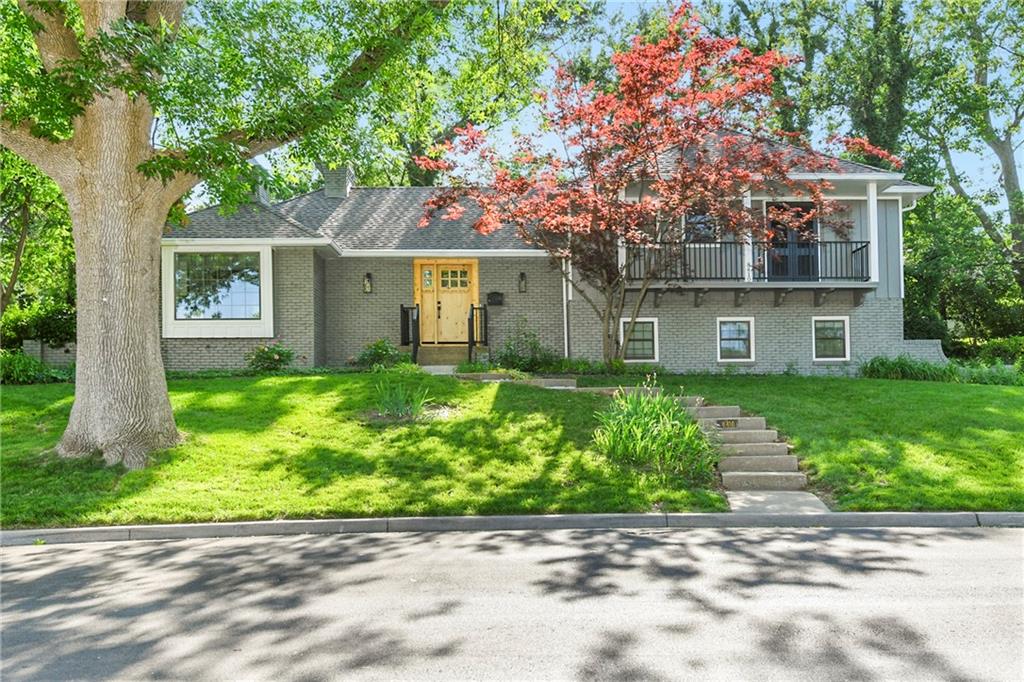 View Leawood, KS 66206 house