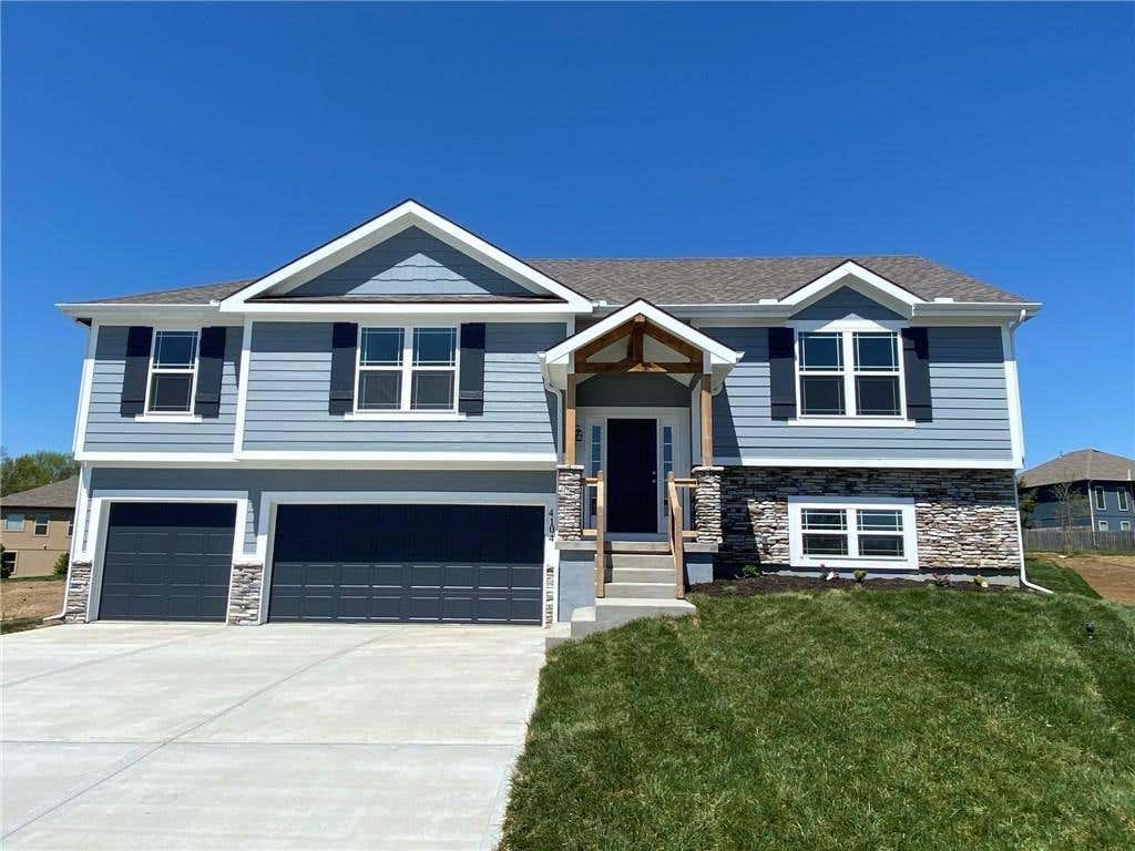 Photo of 527 Skyview Lane, Liberty, MO 64068 (MLS # 2636998)
