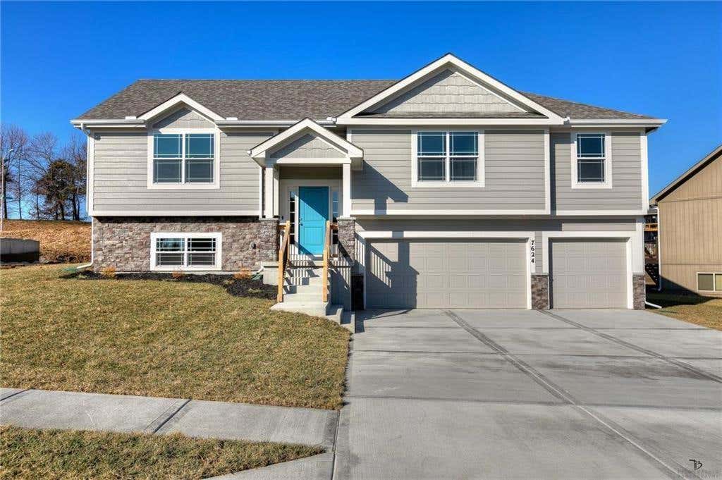 Photo of 527 Skyview Lane, Liberty, MO 64068 (MLS # 2636998)