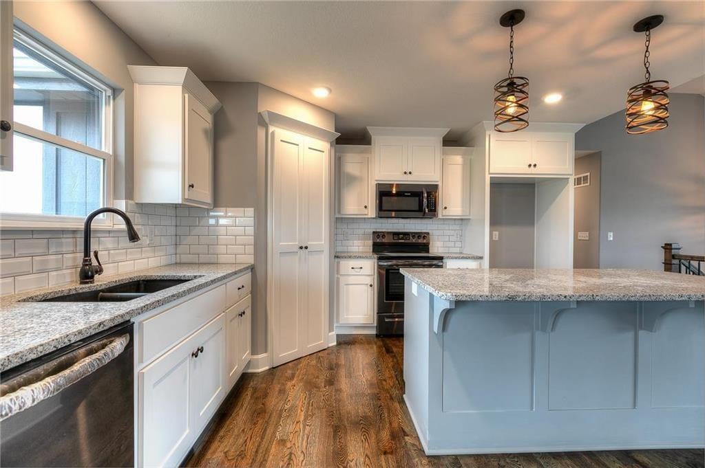 Photo of 527 Skyview Lane, Liberty, MO 64068 (MLS # 2636998)