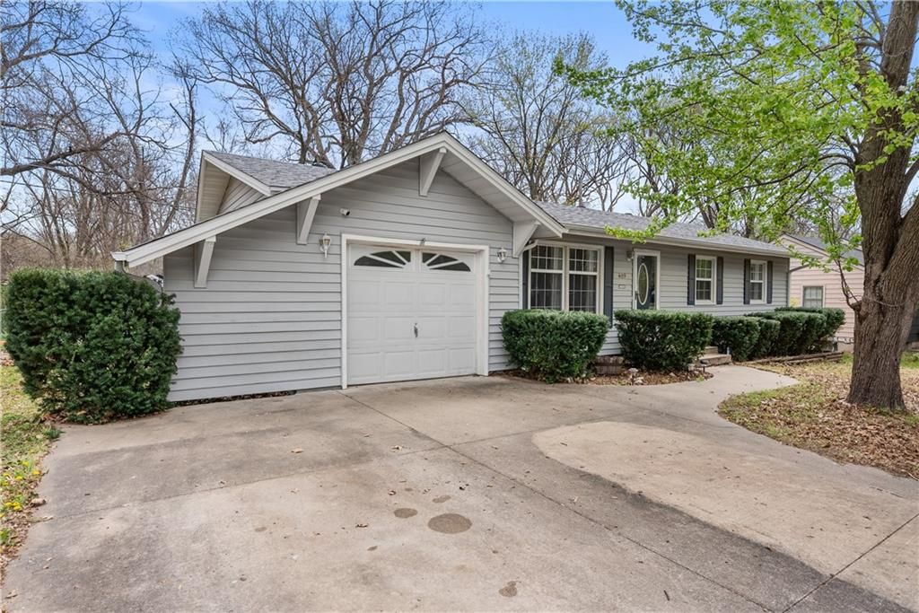 Photo of 409 Wilshire Boulevard, Liberty, MO 64068 (MLS # 2608654)