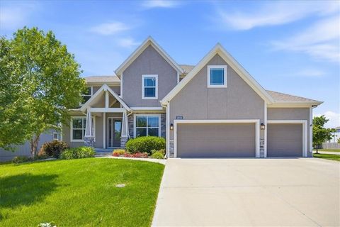 Photo of 16964 S Hunter Street, Olathe, KS 66062 (MLS # 2618629)