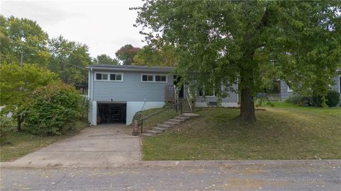 Photo of 2521 Essex Street, St Joseph, MO 64505 (MLS # 2582722)