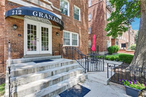 212 Emanuel Cleaver II Boulevard Unit 2 West, Kansas City, MO 64112 - MLS#: 2608628