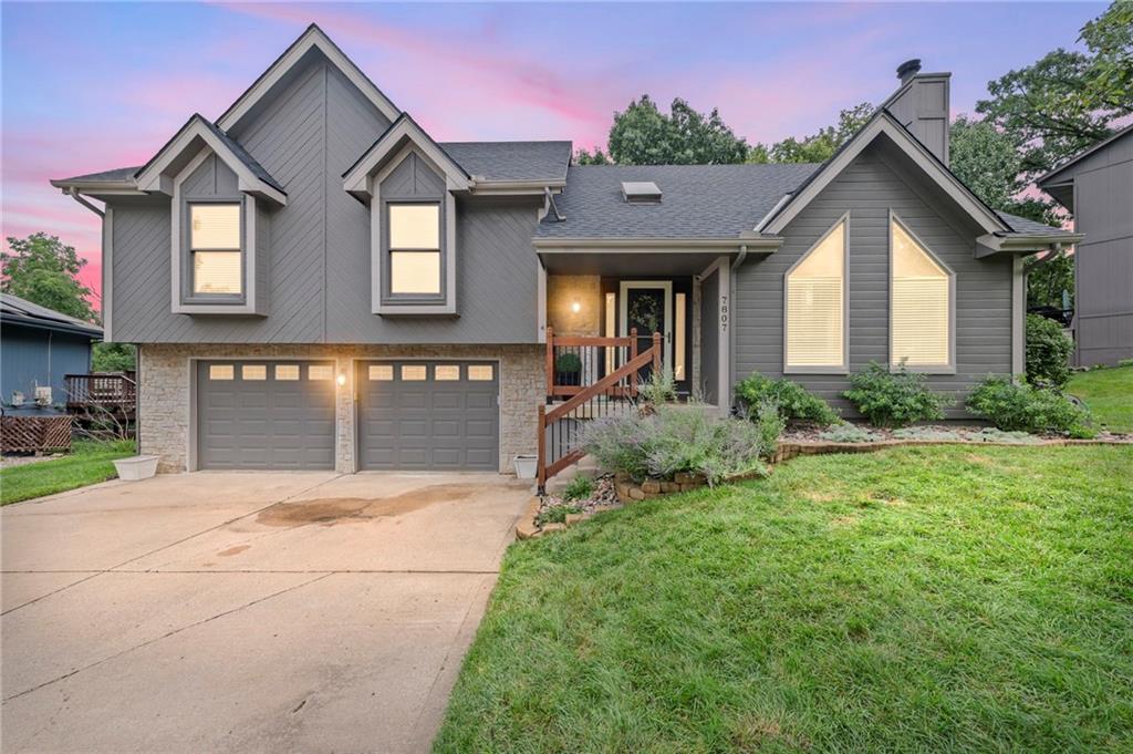 Photo 1 of 33 — 7807 N Adrian Avenue, Kansas City, MO 64151