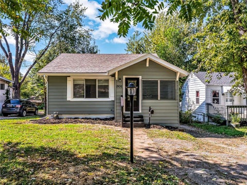 Photo of 1906 S Ash Avenue, Independence, MO 64052 (MLS # 2648617)