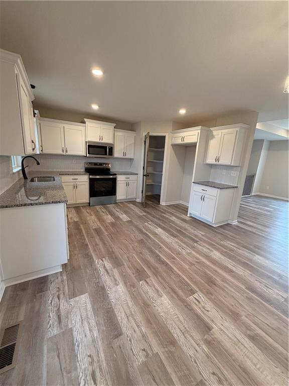 1308 NE White Oaks Lane