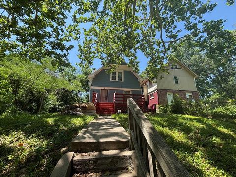 Photo of 1014 Agnes Avenue, Kansas City, MO 64127 (MLS # 2624932)