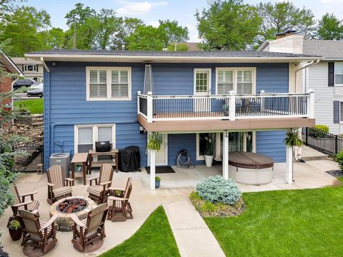 Photo of 853 S Shore Drive, Lake Waukomis, MO 64151 (MLS # 2616235)