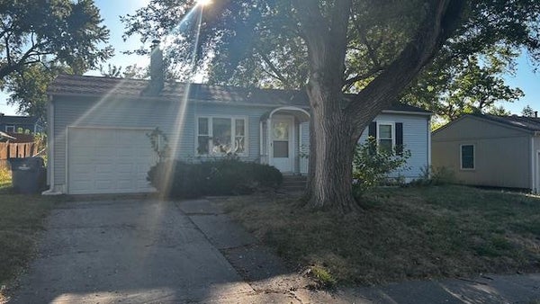1217 N CEDAR CREST DR, INDEPENDENCE, MO 64056 - Image faa6010b406ebfc165f6aaa769ce8a3d/1074841908