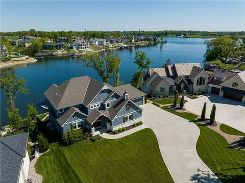 18 Black Hawk Drive Lake Winnebago MO 64034