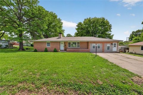 Photo of 207 Dewey Avenue, Gower, MO 64454 (MLS # 2617514)