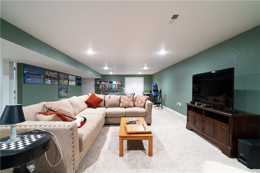 St Joseph, Missouri 64506, United States, 4 Bedrooms Bedrooms, ,3 BathroomsBathrooms,Residential,Active,147659