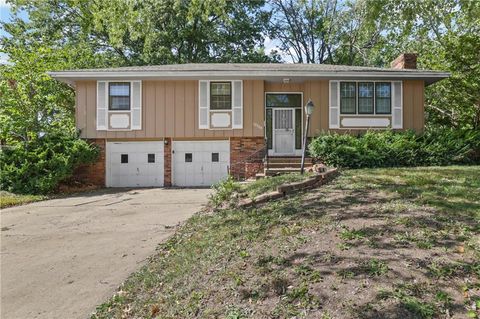 Photo of 12704 BRISTOL Avenue, Grandview, MO 64030 (MLS # 2579552)