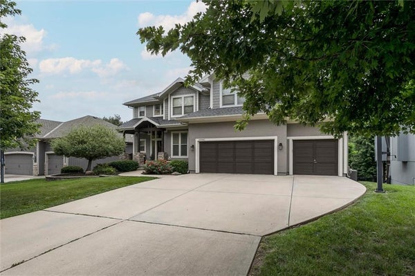 10941 S BARTH RD, OLATHE, KS 66061 - Image fb1a403e39116b8ebd9a287c23fc9037/545379679