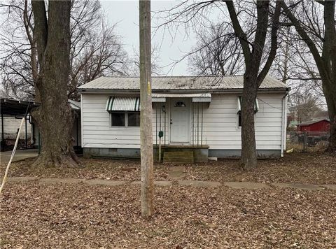 303 S Commercial Street Windsor MO 65360