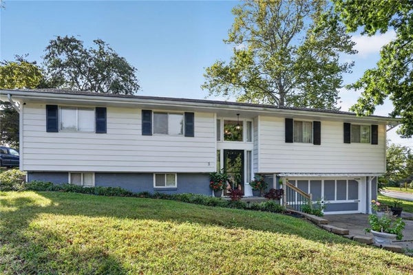 305 NW 60TH TER, KANSAS CITY, MO 64118 - Image fb64065d821cff08dcf2a0c98aa3030b/1463738948