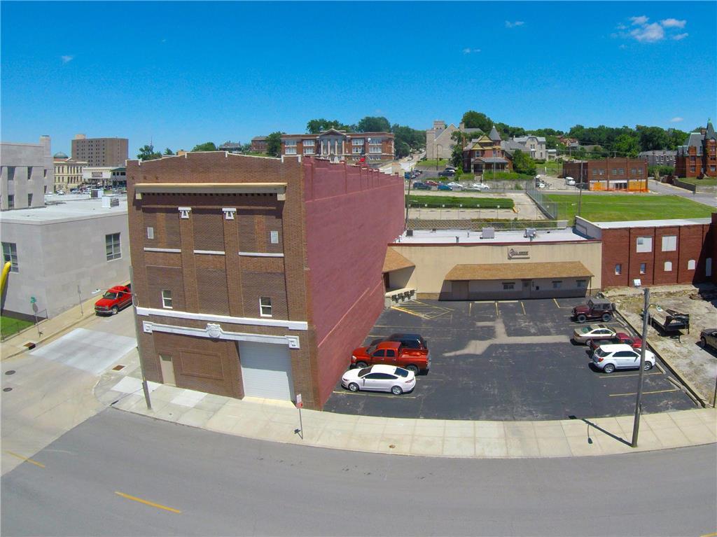 Photo 1 of 4 — 305 S 8th Street, St Joseph, MO 64501