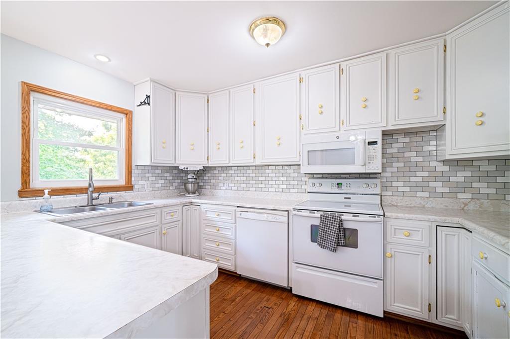 St Joseph, Missouri 64503, United States, 3 Bedrooms Bedrooms, ,2 BathroomsBathrooms,Residential,Active,173337