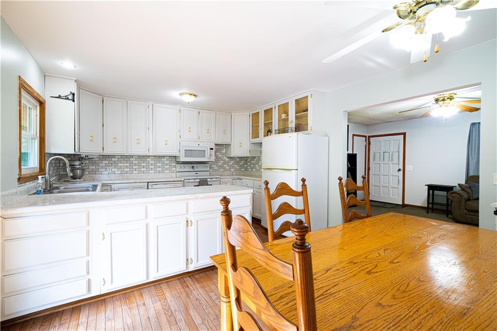 St Joseph, Missouri 64503, United States, 3 Bedrooms Bedrooms, ,2 BathroomsBathrooms,Residential,Active,173337