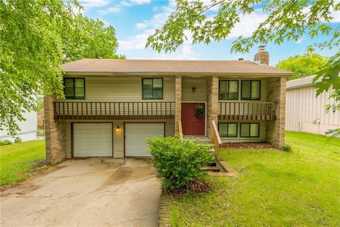 Photo of 8823 N Walnut Street, Kansas City, MO 64155 (MLS # 2621432)